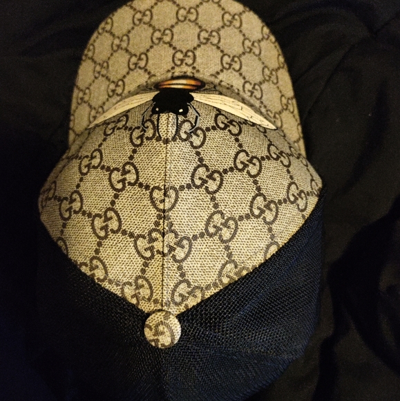Gucci Supreme Monogram bumblebee hat - Picture 3 of 3